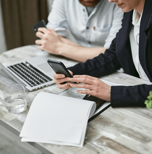 Instant Profit AI equipo de apoyo ilustración